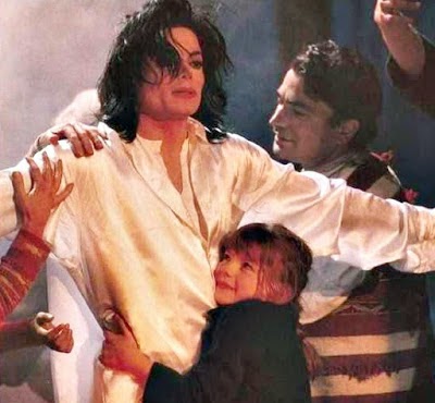 Michael Performing Earth Song in the BRIT Awards (4) | Best Michael Jackson Live Performances | TGV Concerts