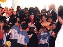 Michael Jackson at the Subang International Airport Malaysia 1 | TGV Blog
