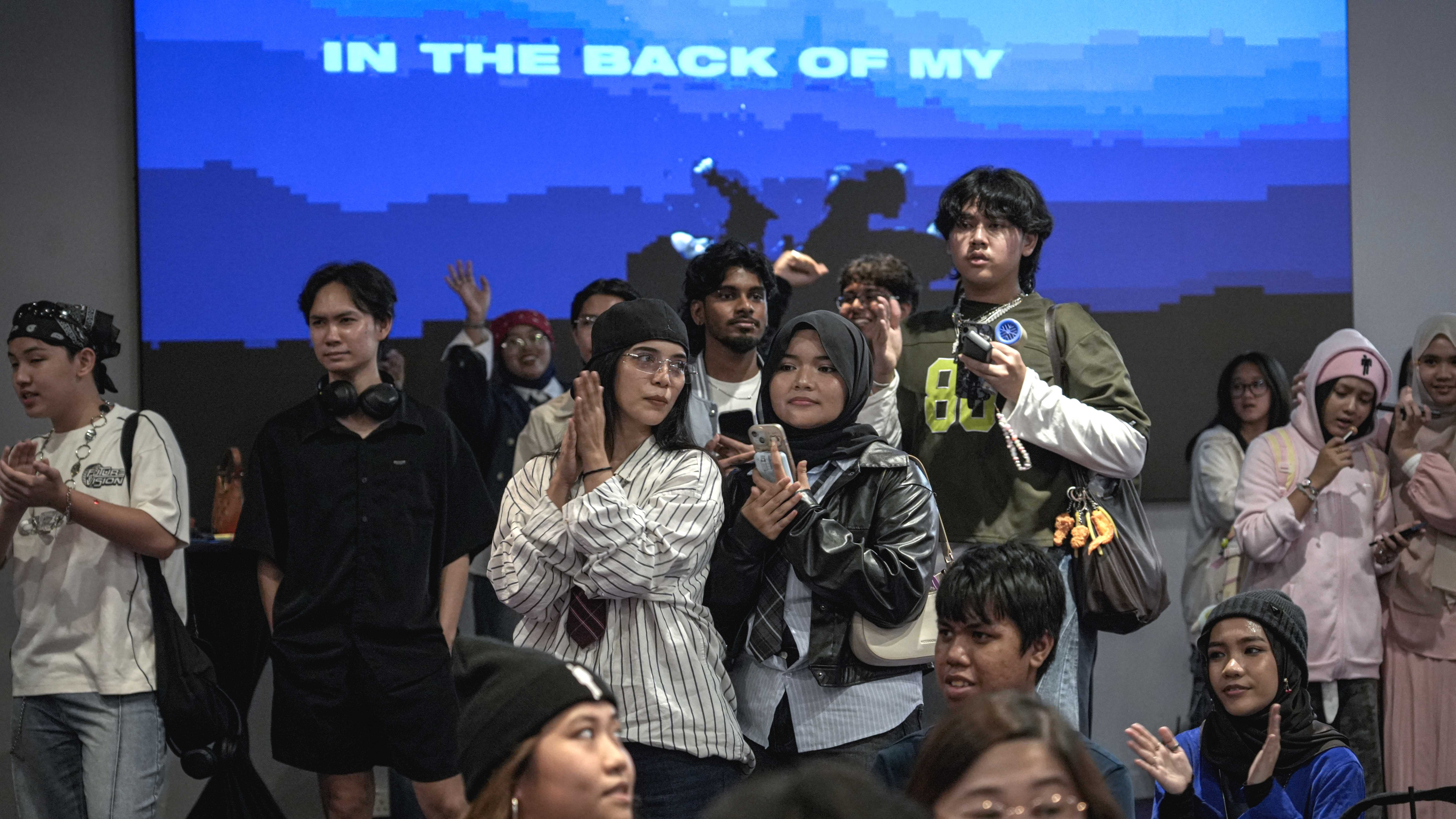 Billie Eilish HMHAS: ‘The Final Show’ Fans Party - Experience Image 32