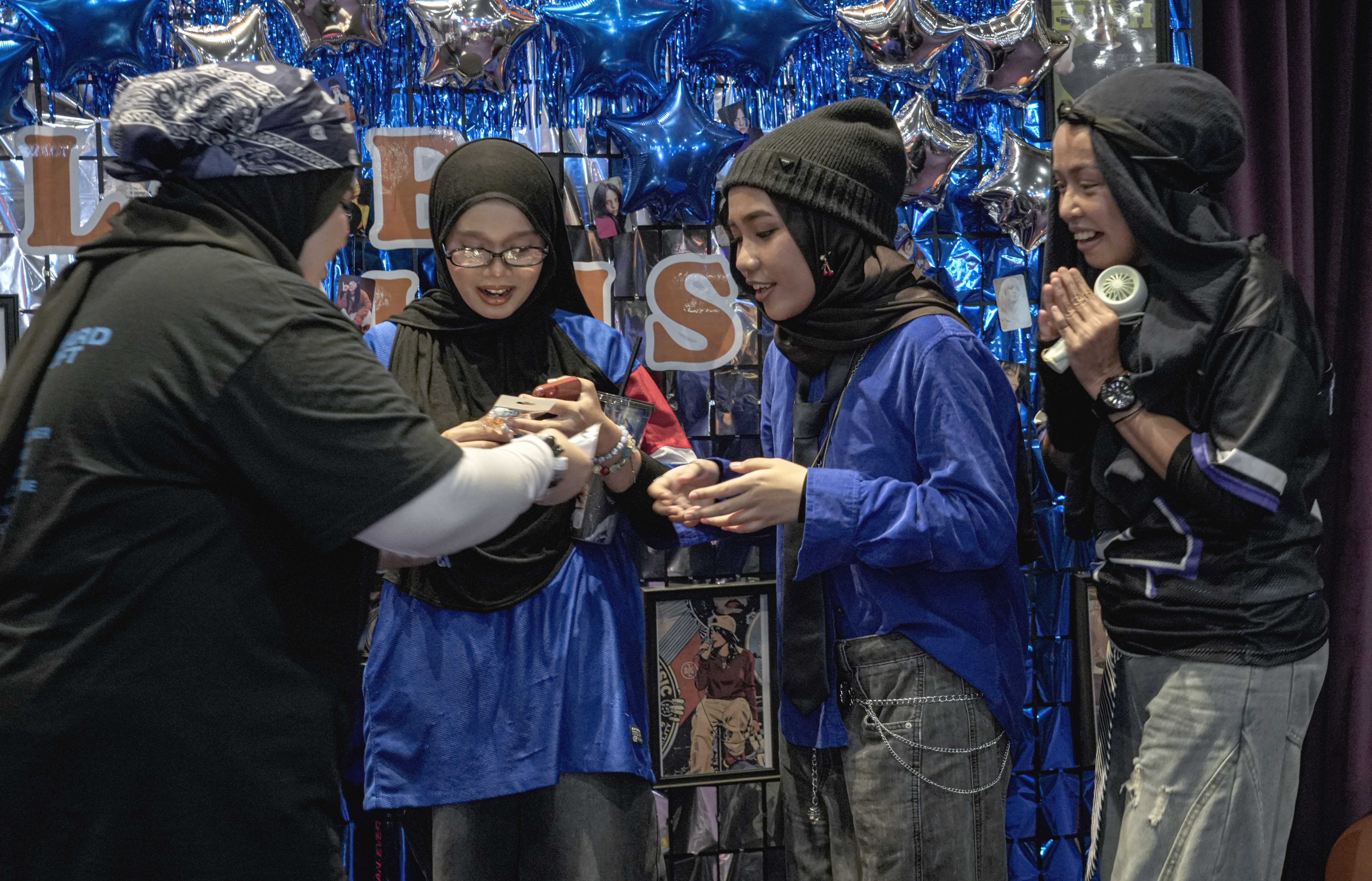 Billie Eilish HMHAS: ‘The Final Show’ Fans Party - Experience Image 38