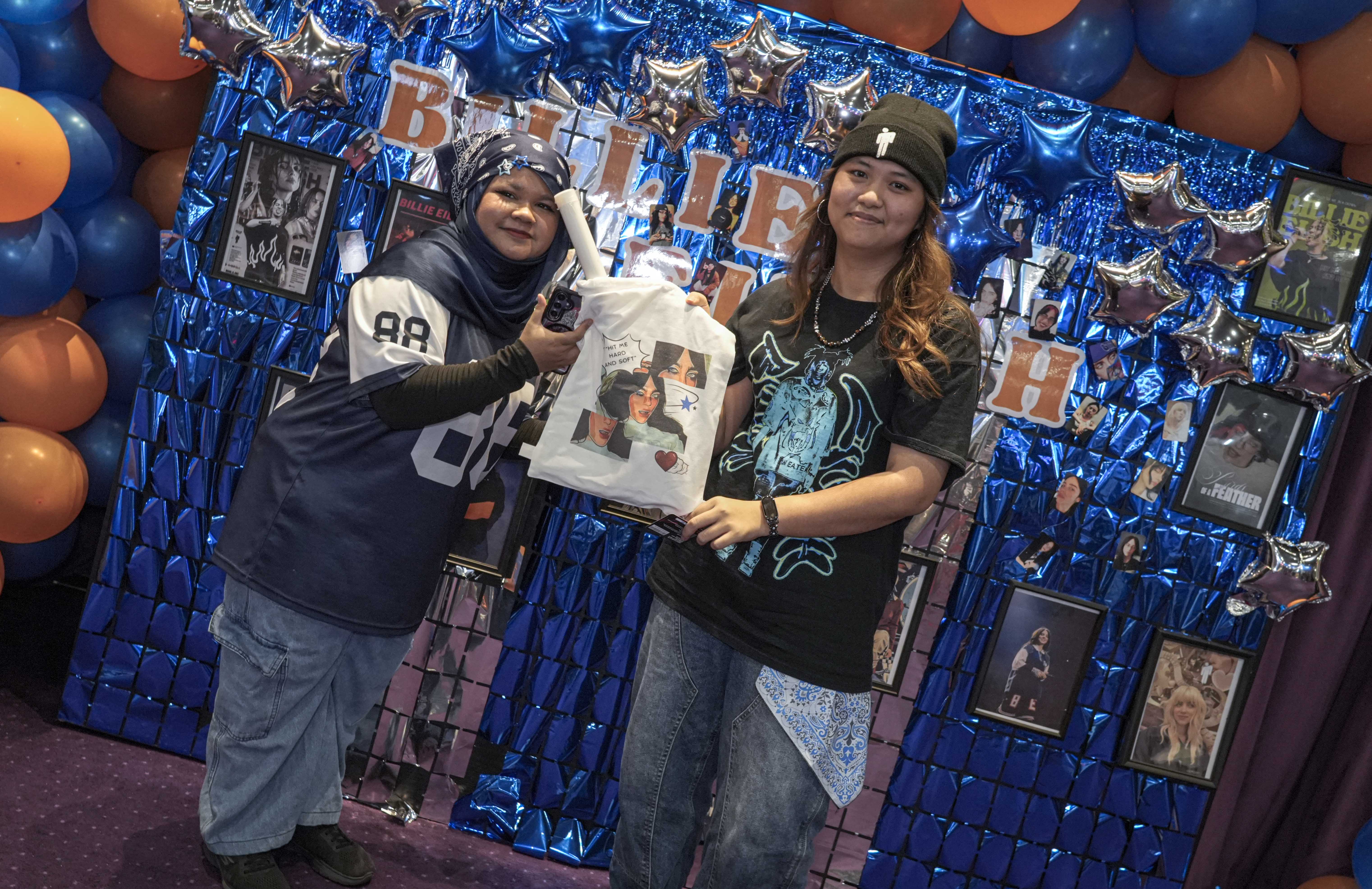 Billie Eilish HMHAS: ‘The Final Show’ Fans Party - Experience Image 44