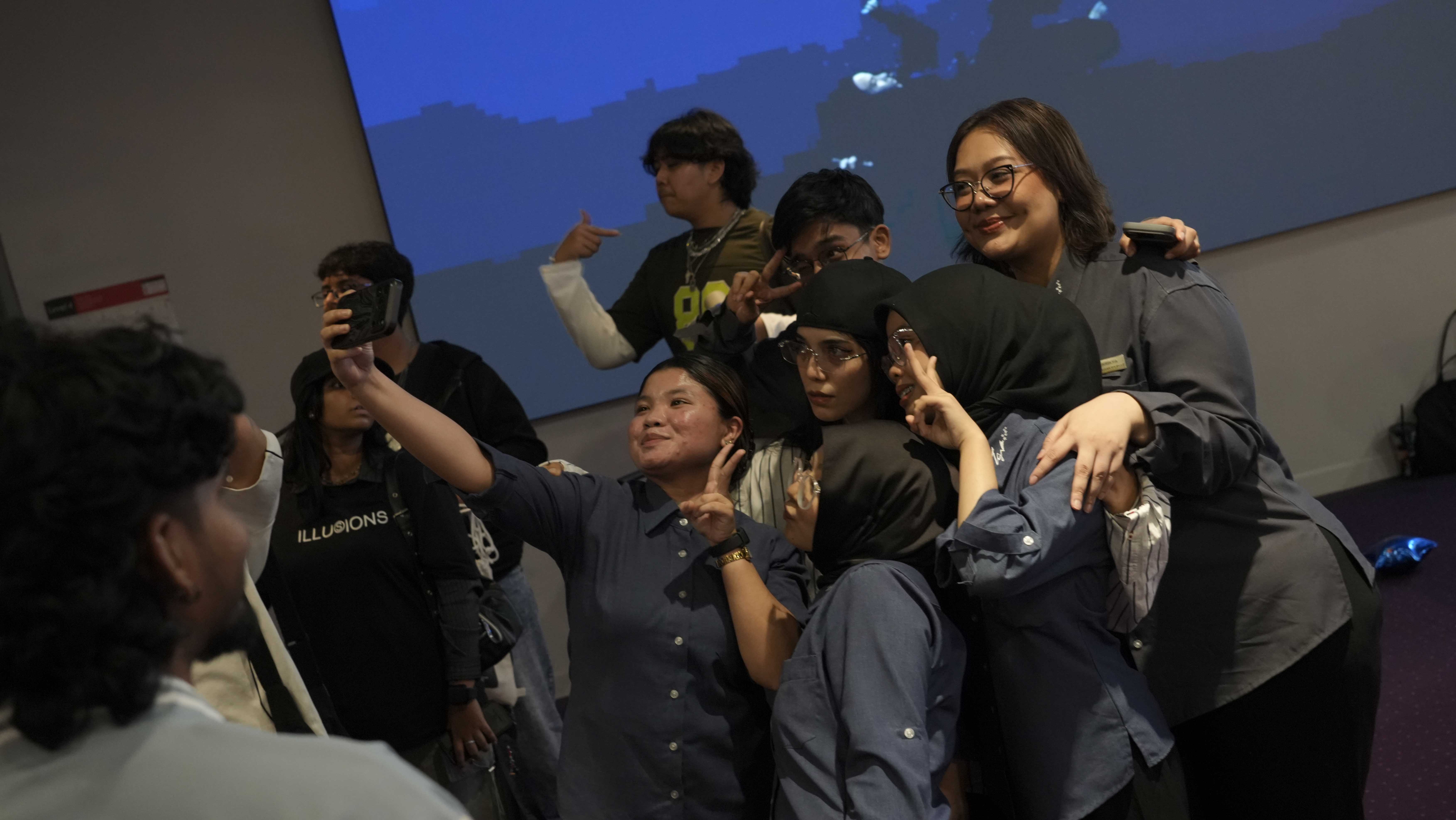 Billie Eilish HMHAS: ‘The Final Show’ Fans Party - Experience Image 46