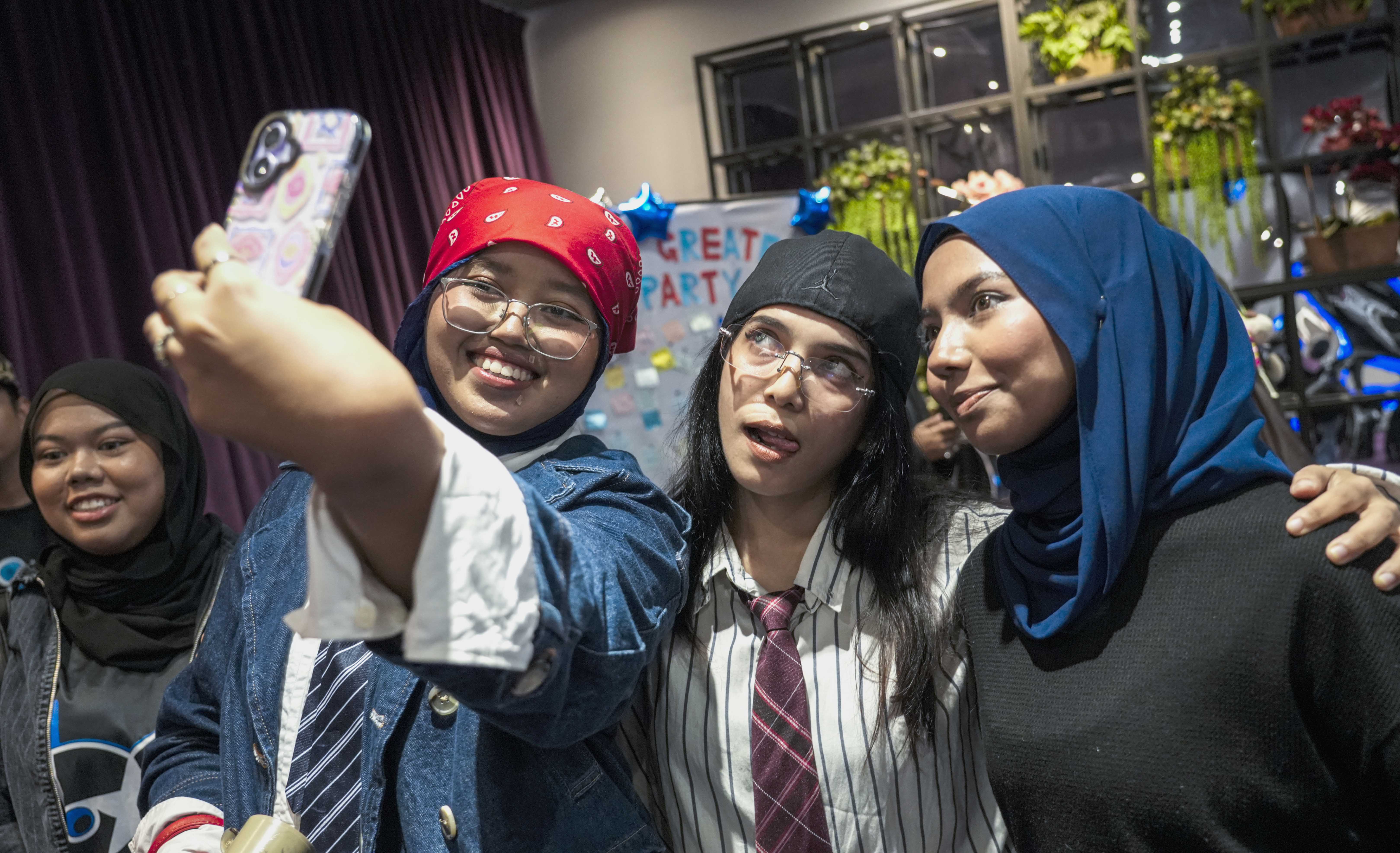 Billie Eilish HMHAS: ‘The Final Show’ Fans Party - Experience Image 49