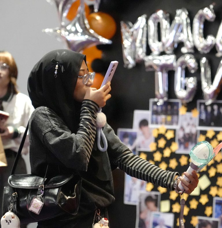 Moments Of Alwaysness Fans Party - Experience Image 16
