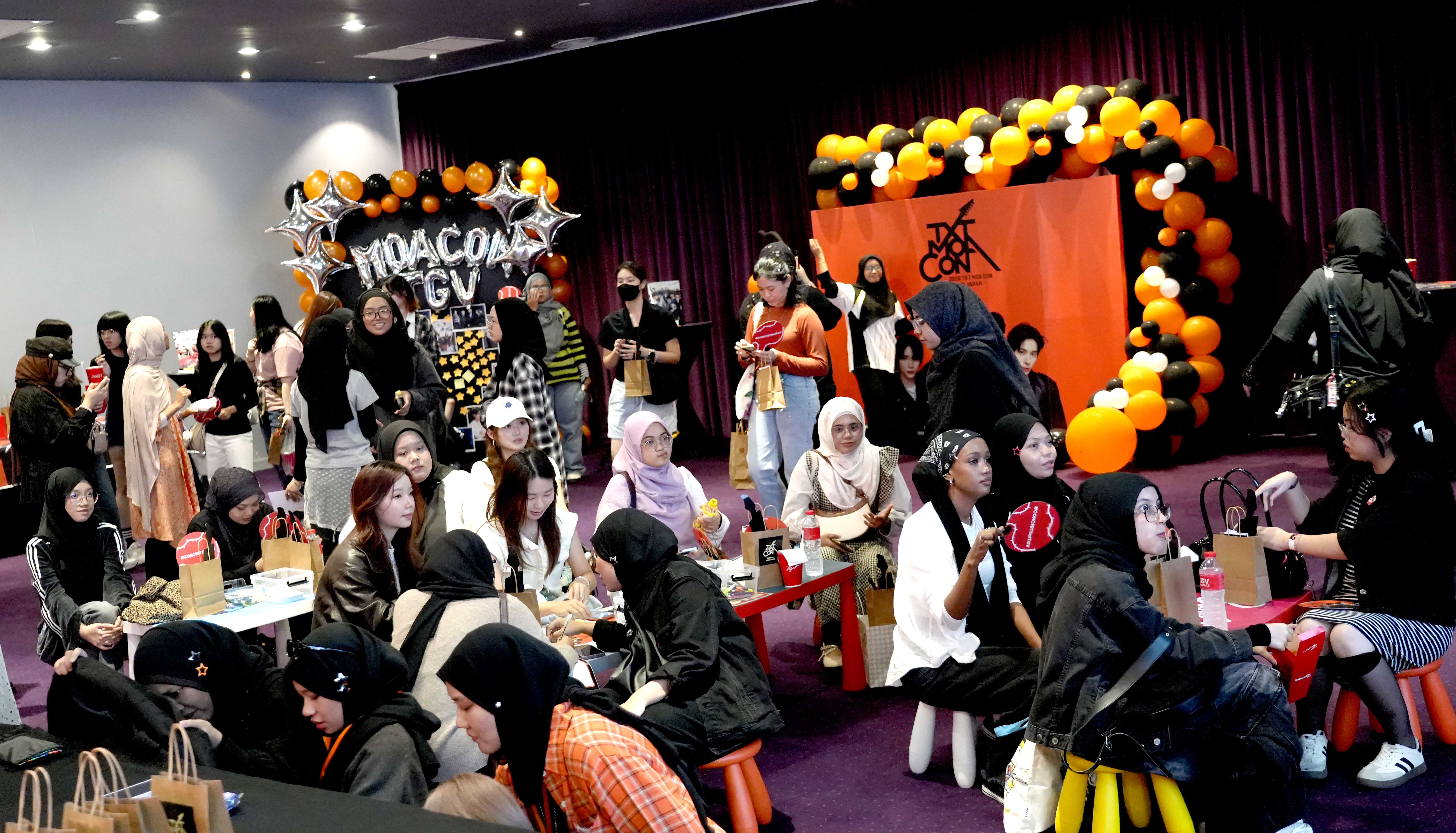Moments Of Alwaysness Fans Party - Experience Image 18