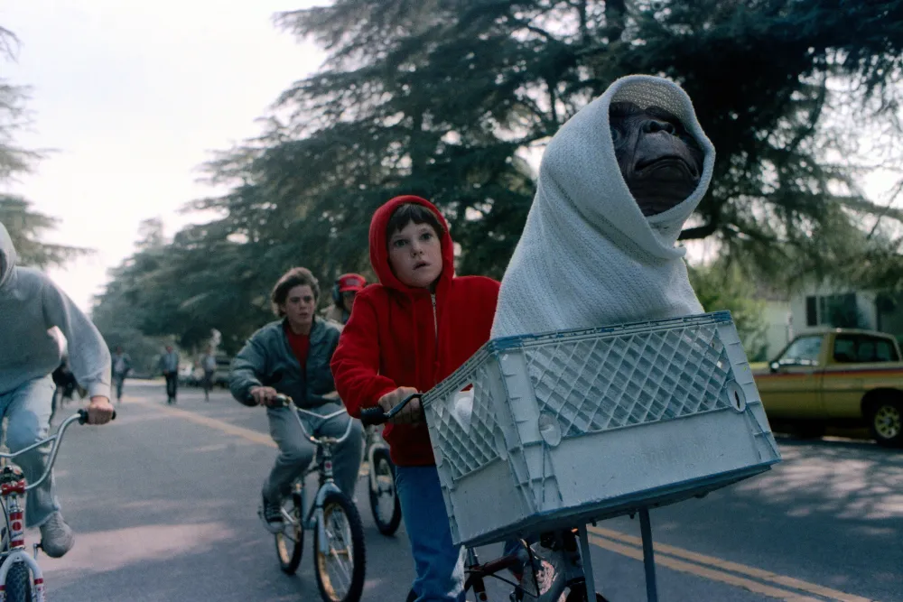 E.T. the Extra-Terrestrial (1982) | Best Sci-Fi Movies | TGV Blog