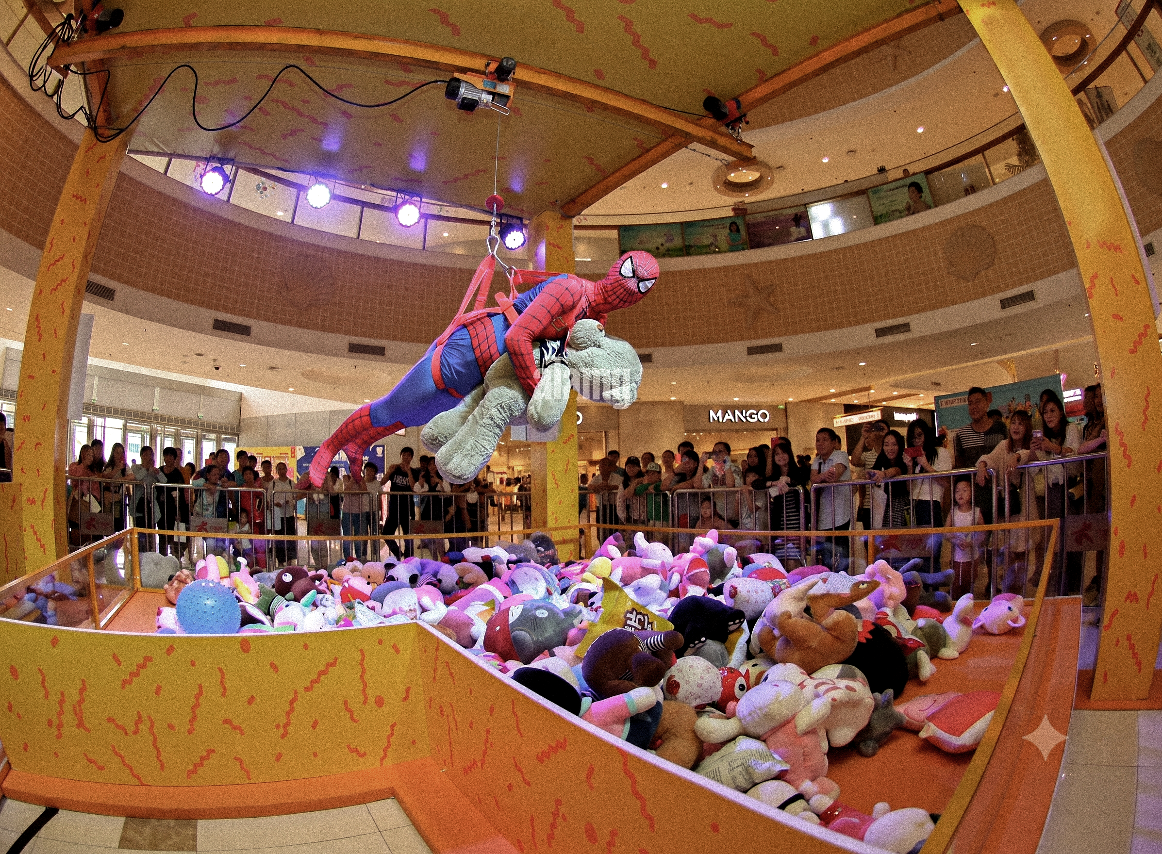 Human Claw Machine